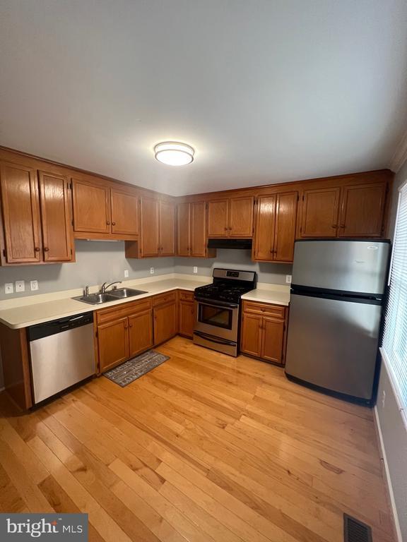 Foto del edificio - 11211 Surry Woods Ct