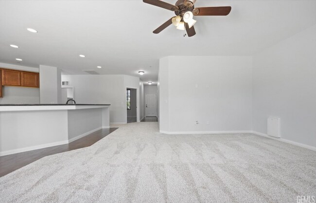 Building Photo - Luxury Furnished 4-Bed Home w/ Pool, Spa, ...