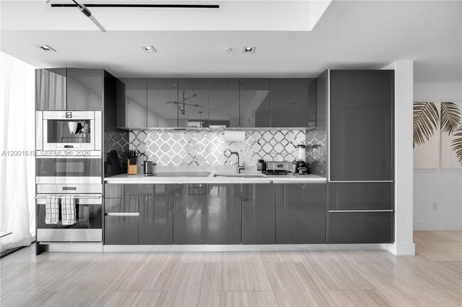 Building Photo - 1451 Brickell Ave