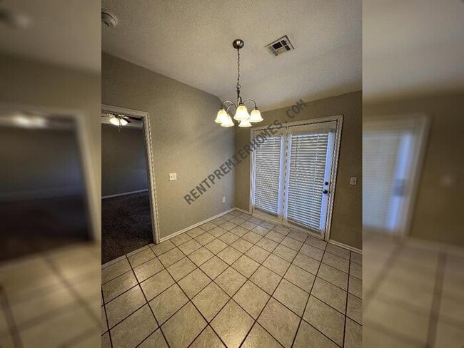 Building Photo - 325 W Strasburg Way Mustang, OK 73064