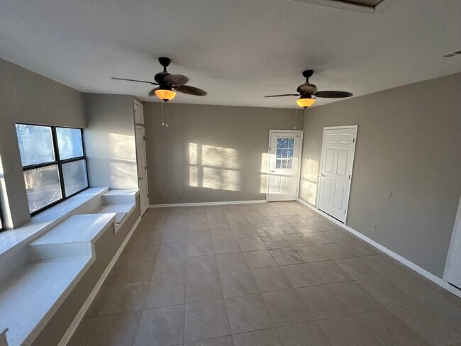 Foto del edificio - 108 Pinecrest Loop