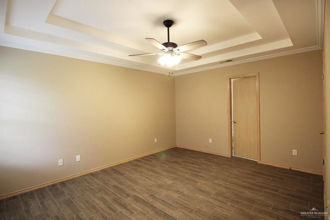 Building Photo - 15 Falcon Ave W