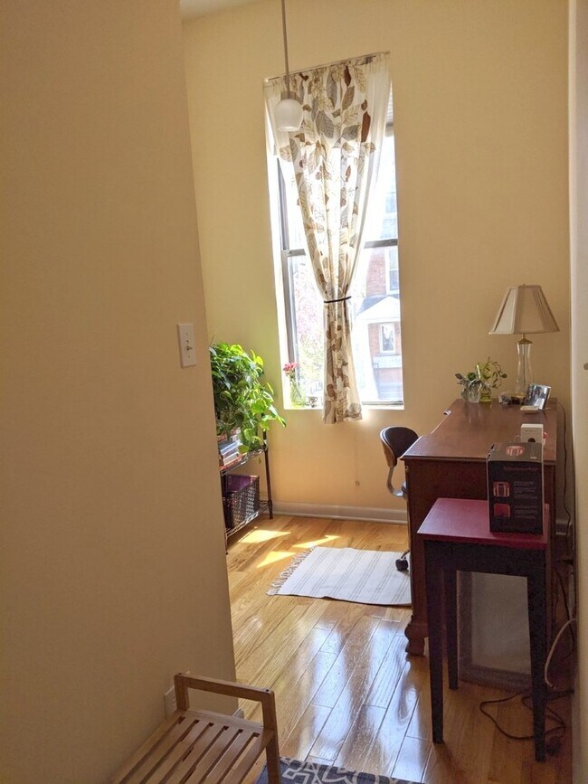 Foto del edificio - 1538 W Augusta Blvd