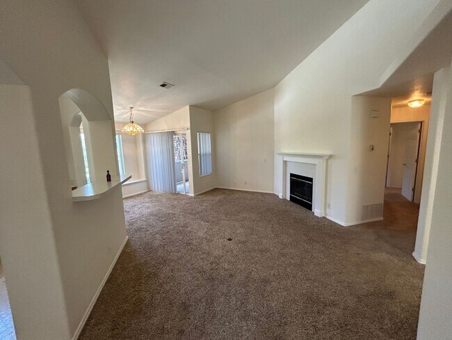 Foto del edificio - Spacious 2 bedroom and 2 bath.