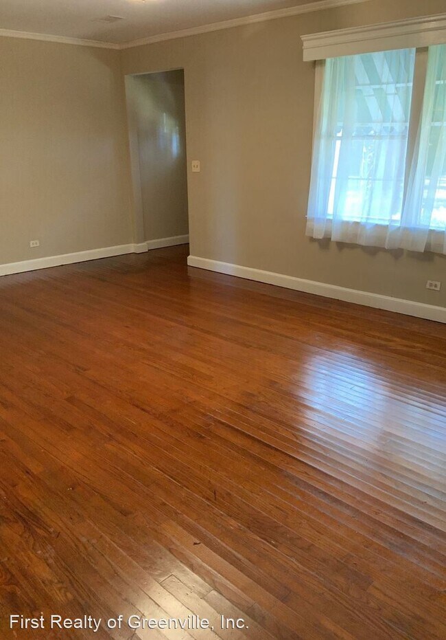 Building Photo - 3 br, 1.5 bath House - 222 Sunset Dr