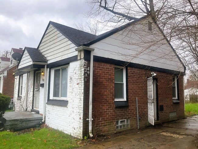 Building Photo - 19313 Stahelin Ave