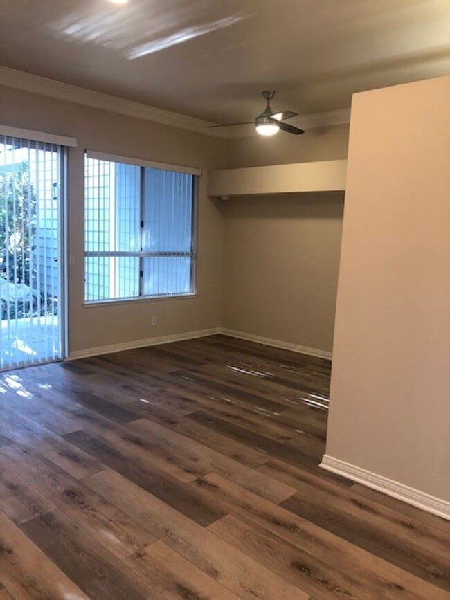 Foto del edificio - Remodeled 2-Bed, 2-Bath Condo with Garage ...