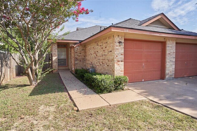 Building Photo - 508 Gregory Ct