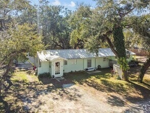 Building Photo - 490 Pyrus St