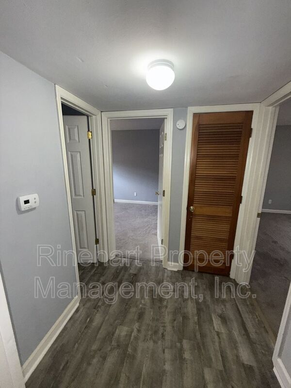 Foto del edificio - 1045 W Meadow Dr