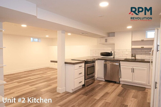 Foto del edificio - "Charming 2-Bed Duplex on Washington Blvd – Spacious 1421 Sq Ft with 2 Full Baths!"