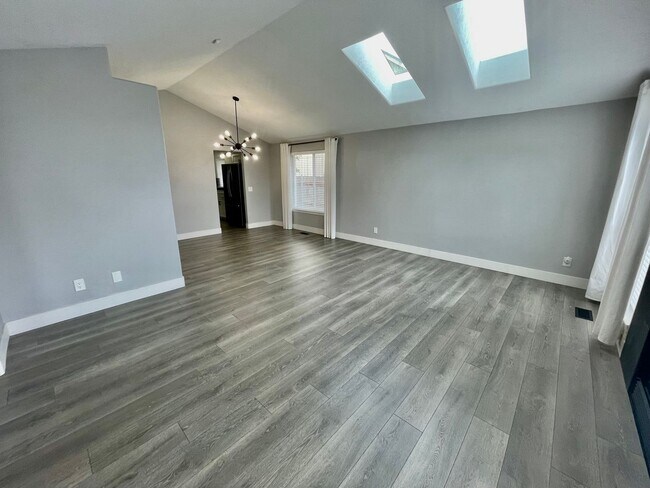 Building Photo - Beautifully Remodeled 3bd/2bath Hillsboro ...