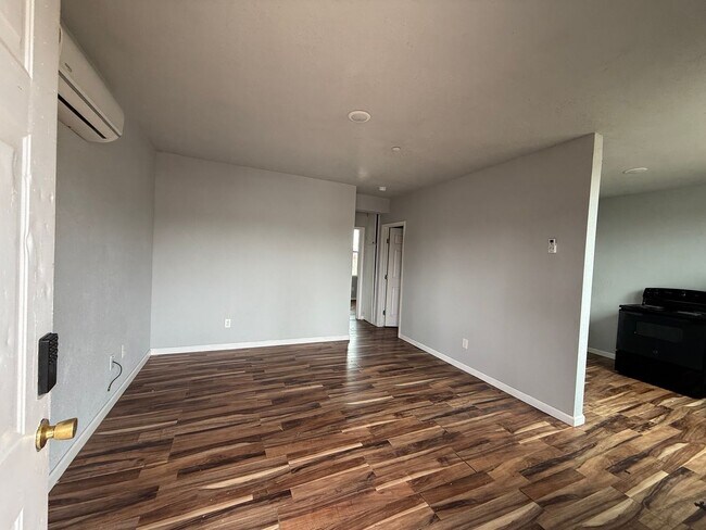 Foto del edificio - 705 N Mirror St