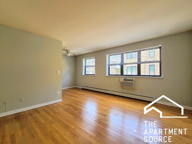 Photo - 510 W Briar Pl (Chicago, IL) Apartment