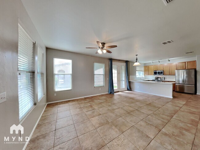 Foto del edificio - 5733 E Bellow Ln