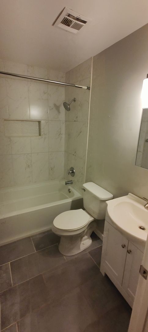 Foto del edificio - Renovated, Spacious Split Foyer homme
