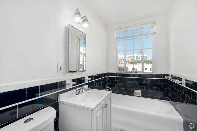 Studio - 500SF - Bathroom - Wilshire Mediterranean Apartments