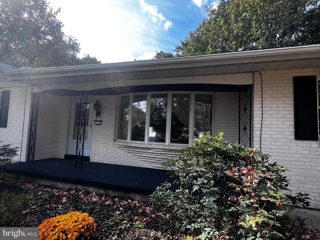 Building Photo - 354 Fry Ave