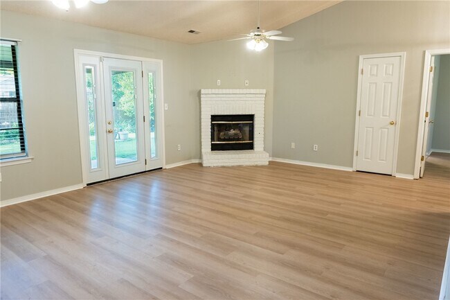 Building Photo - 654 Terry Ave