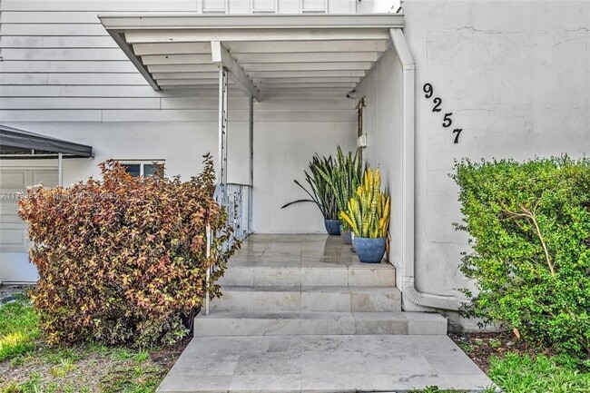 Building Photo - 9257 Bay Dr