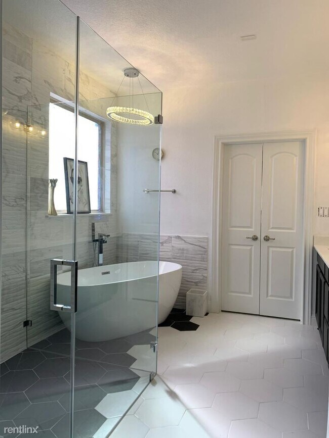 Foto del edificio - 4 br, 3.5 bath House - 8701 Whispering Trail