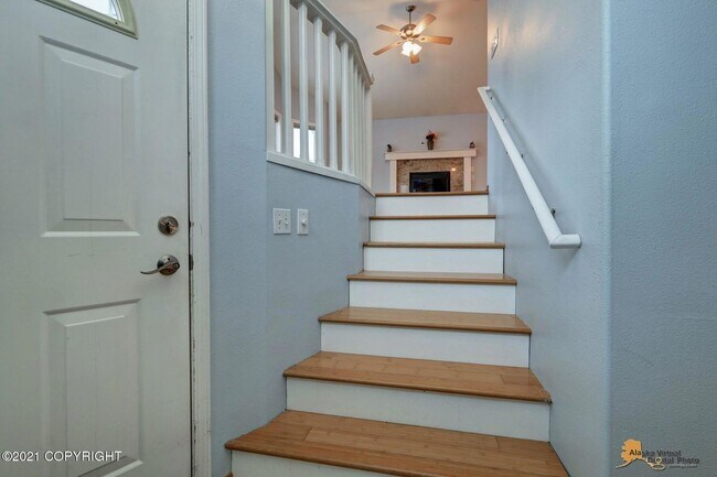Foto del edificio - BEAUTIFUL, FULLY UPDATED SINGLE FAMILY HOM...