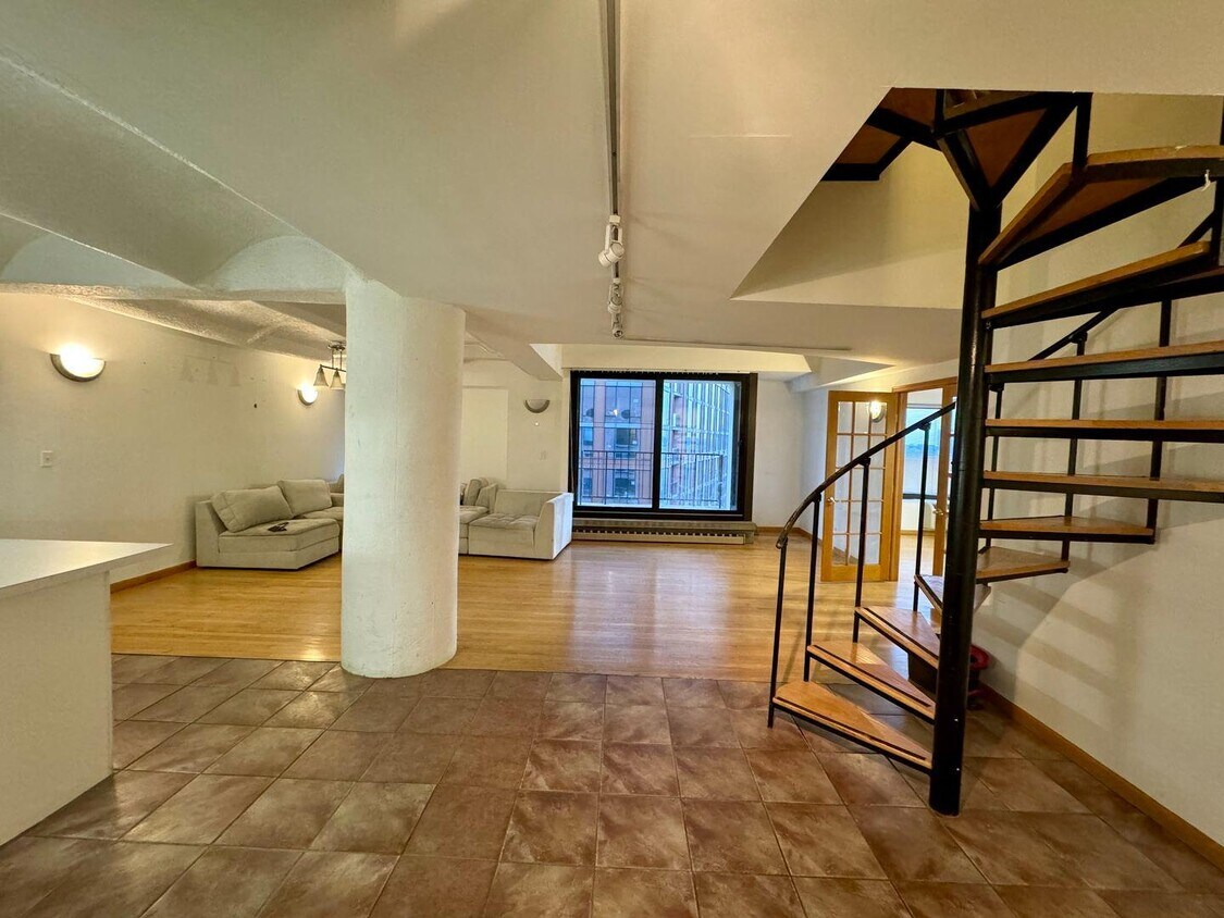 Primary Photo - 345 N Canal St