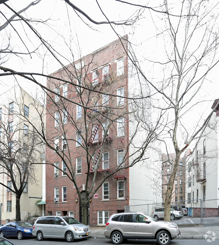Building Photo - 3067 Decatur