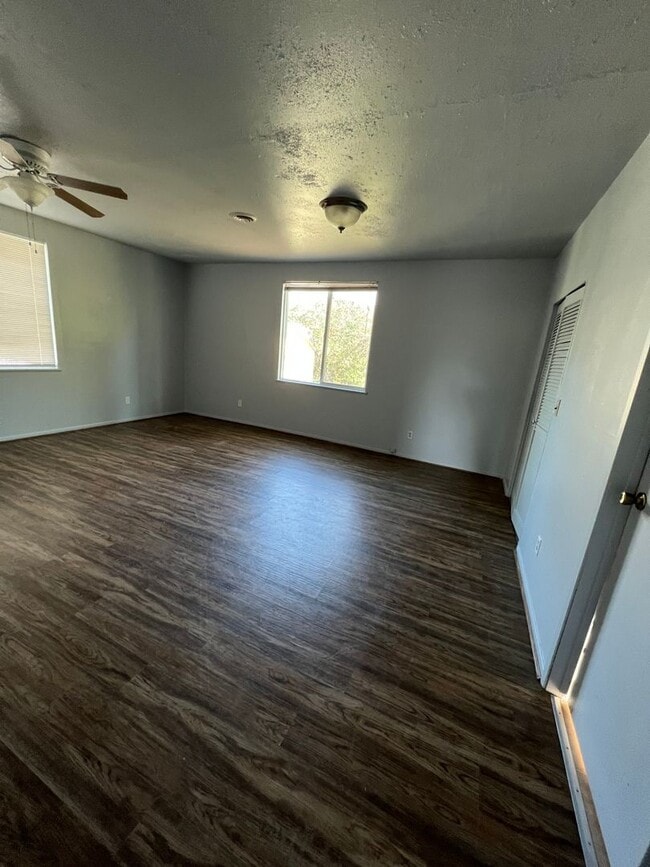 Building Photo - 4 Bedroom, 2 Bathroom Home - Located near Oregon Tech and Sky Lakes!