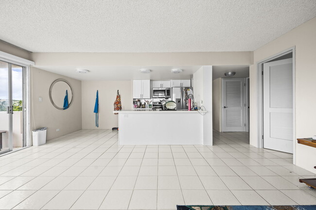 Building Photo - 240 Makee Rd