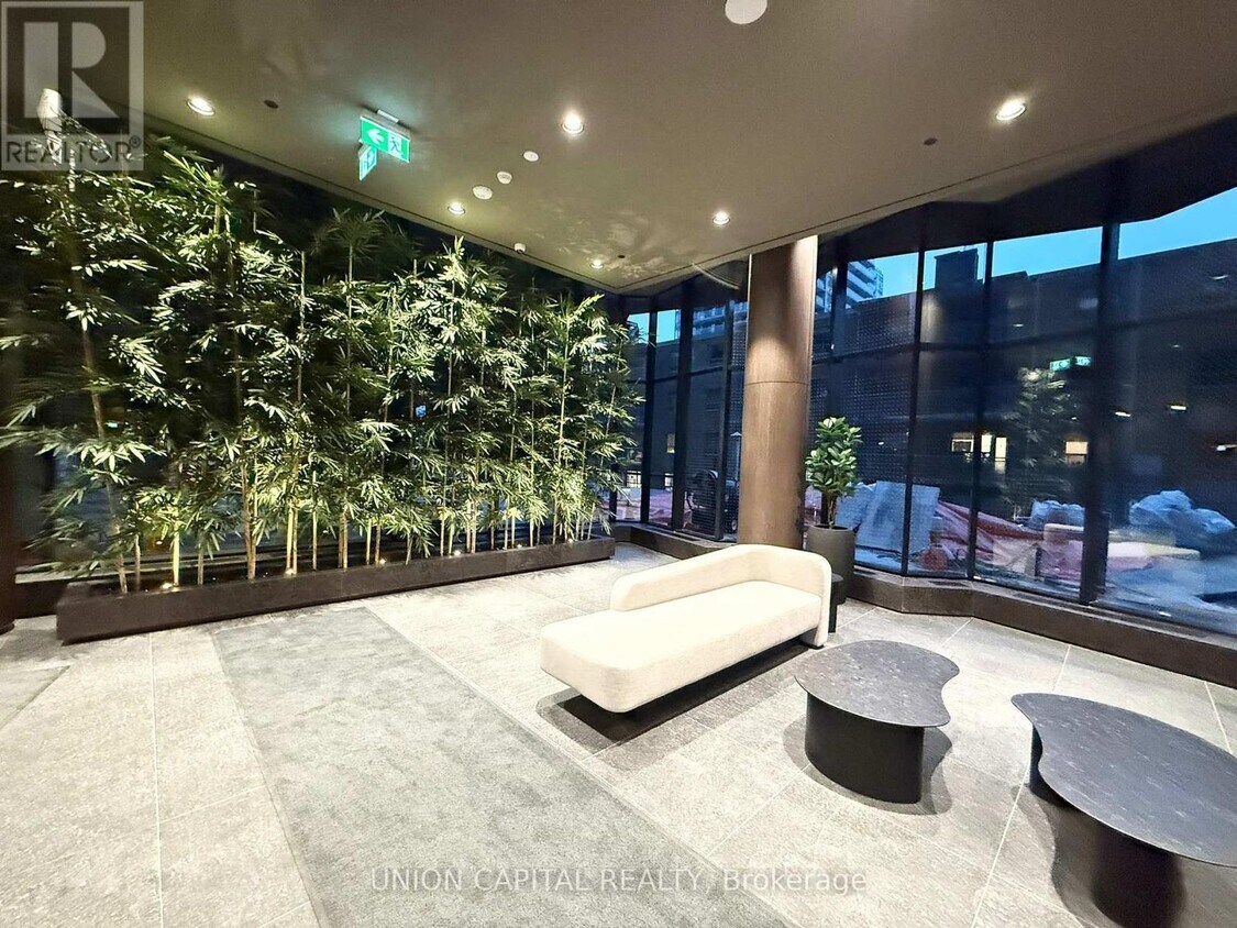 Photo principale - 120 Broadway Ave