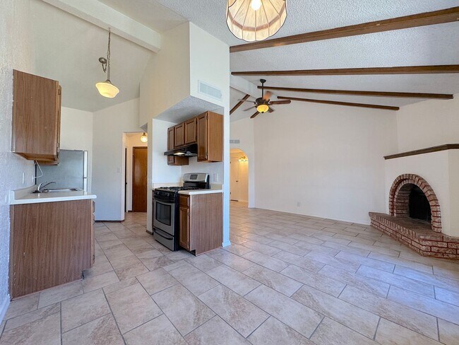 Building Photo - Northeast El Paso 3 Bed 2 Bath