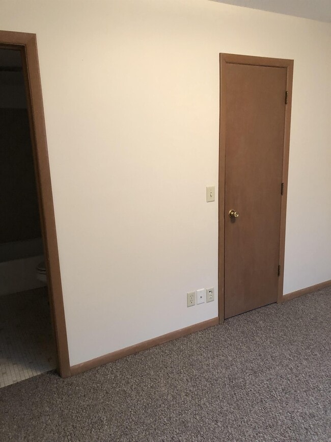 Building Photo - 2012 Cedar St