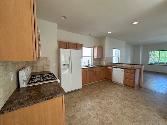 Foto del edificio - 3 BEDROOM 2.5 BATH HOME WITH GARAGE