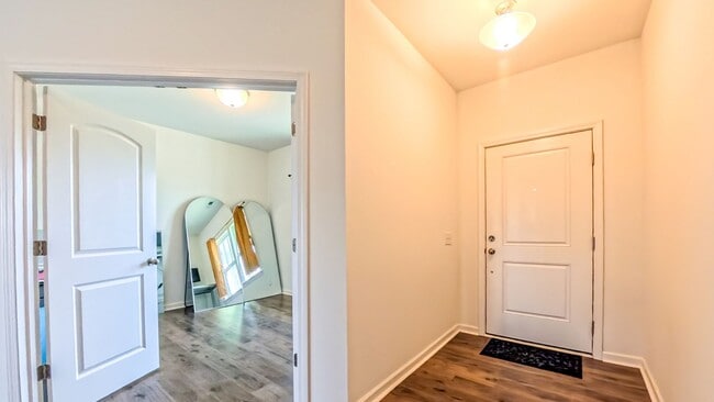 Building Photo - A stylish and modern single-family home wi...