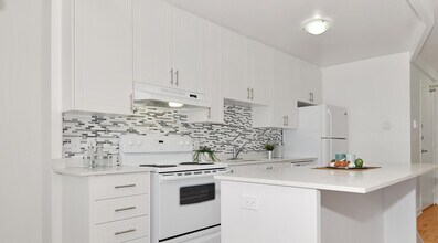 Building Photo - 411 Eglinton Ave E