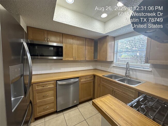 Foto del edificio - 6016 Westcreek Dr