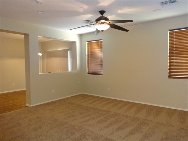 Building Photo - 938 E Brooke Place