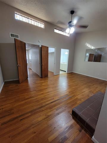 Foto del edificio - 6646 E Lovers Ln