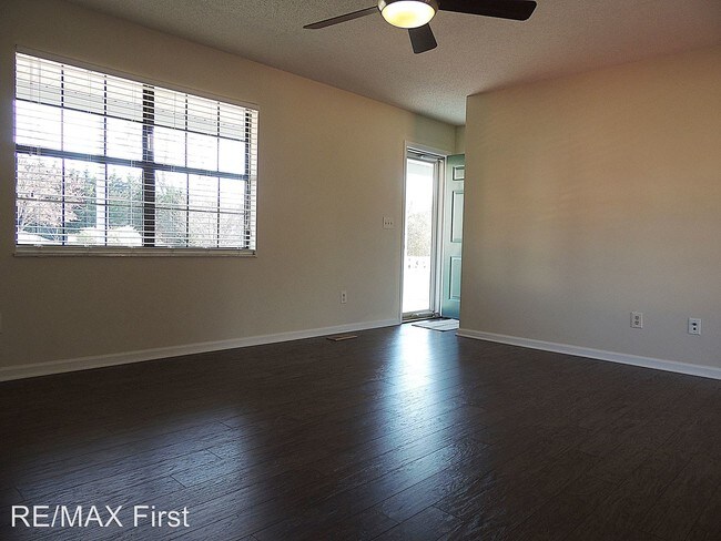 Foto del edificio - 1425 Blue Forest Ln
