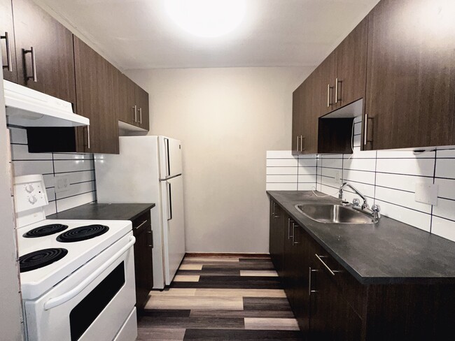 Building Photo - 424 Rue Aulneau