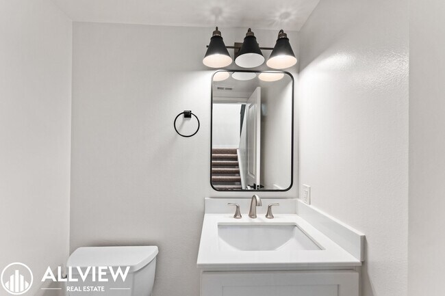 Foto del edificio - Gorgeous 3 Bed/2.5 Bath in Newport Beach Available Now!