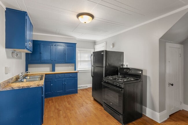 Building Photo - 617 W 8th Ave