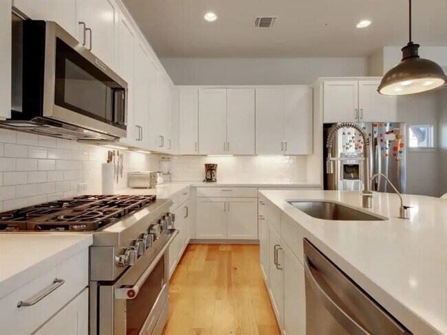 Foto del edificio - 4711 Vaughan St