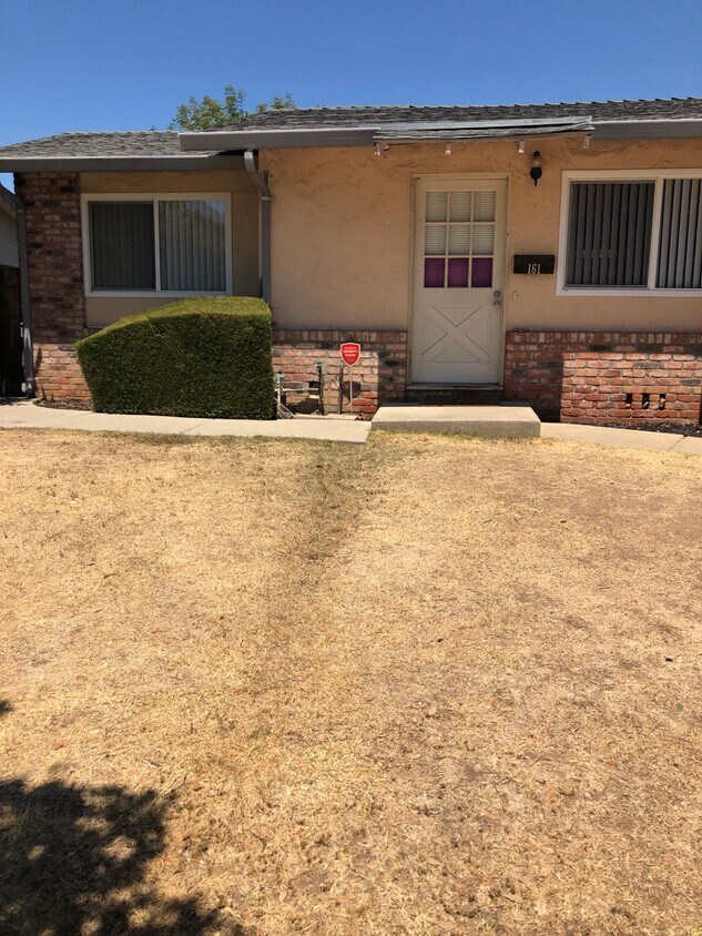 Front entrance - 161 Locksunart Way