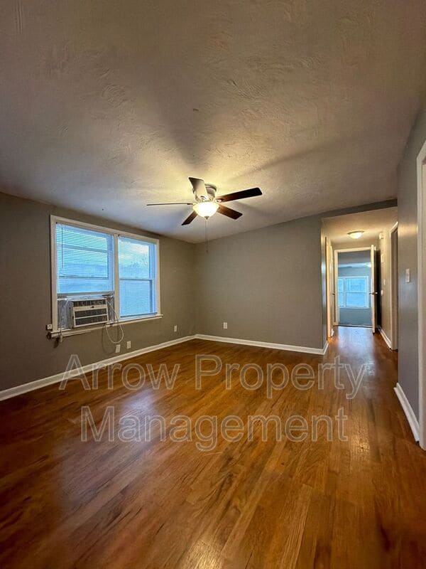 Foto del edificio - 1301 S 10th St