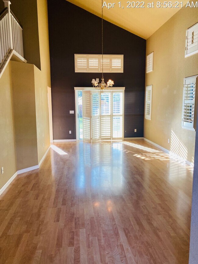 Building Photo - $400 MOVE IN BONUS. Beautiful Home in Lake...