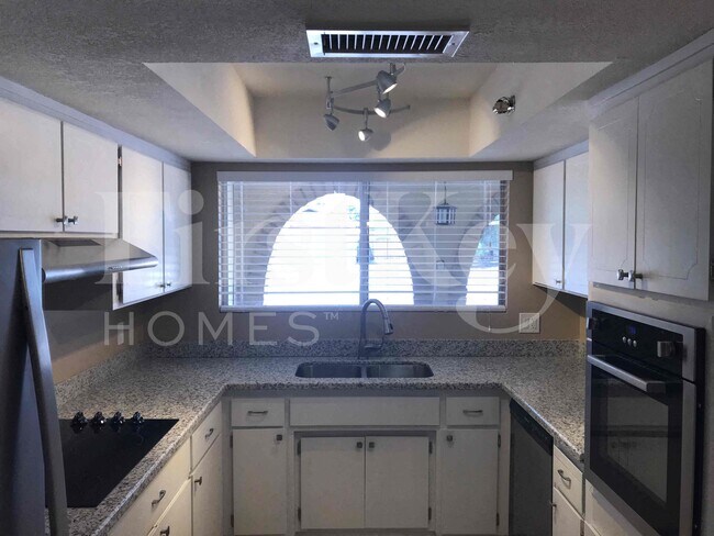 Building Photo - 4507 W Aster Dr