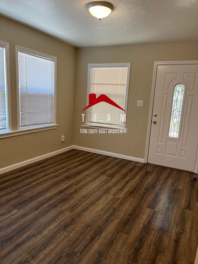 Foto del edificio - Charming first floor unit on the alley