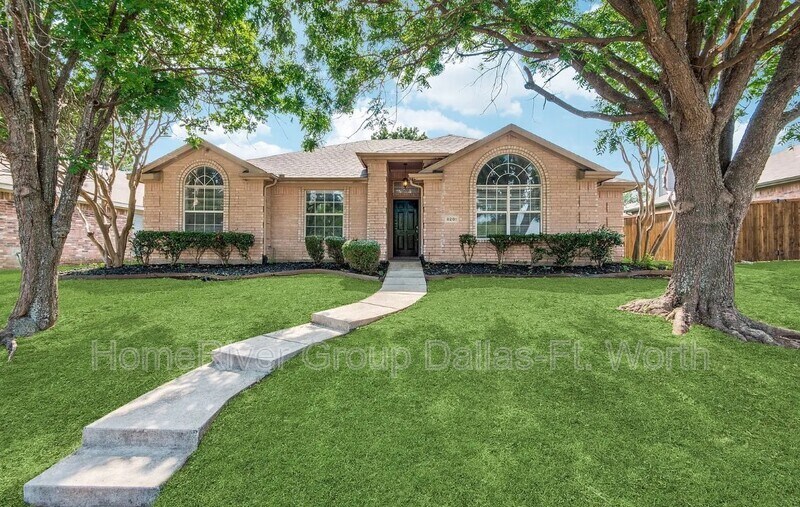 Foto principal - 8201 Clipper St